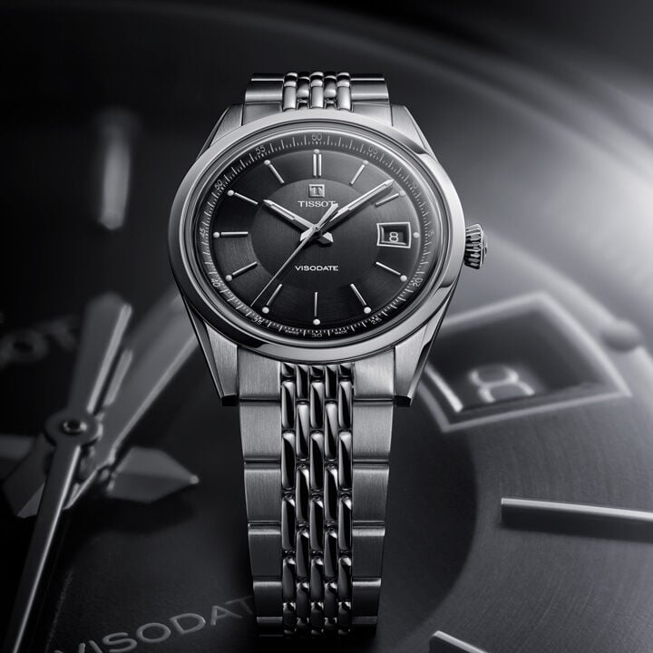 orologio visodate nero su sfondo nero