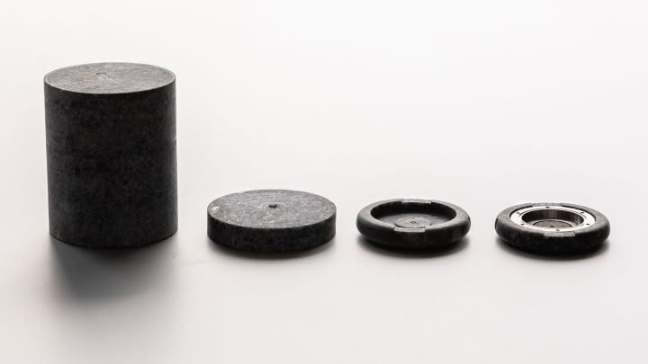 ขั้นตอนการผลิตต่าง ๆ ที่แสดงให้เห็นว่าตัวเรือนของ Tissot RockWatch ถูกขึ้นรูปอย่างไร