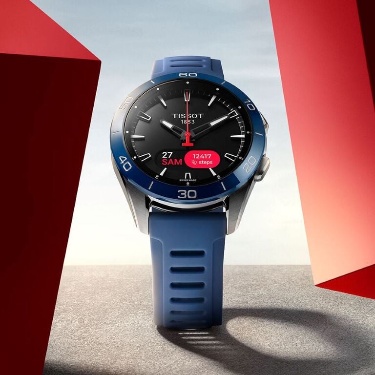 Visuel de campagne marketing de la Tissot T-Touch Connect Sport dans sa version bleue