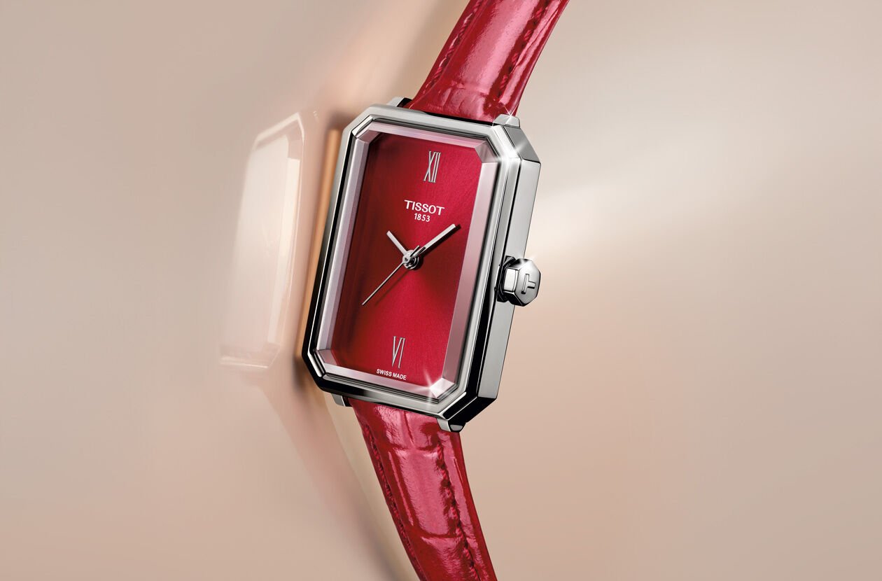 The red SRV collection has been placed on the light brown background