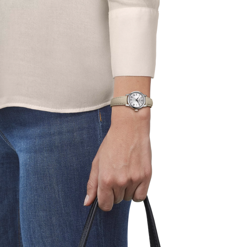 Simulation de la montre Tissot Classic Dream Lady sur un poignet