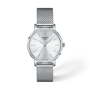 Vue de face de la montre Tissot Everytime 34mm avec ombre