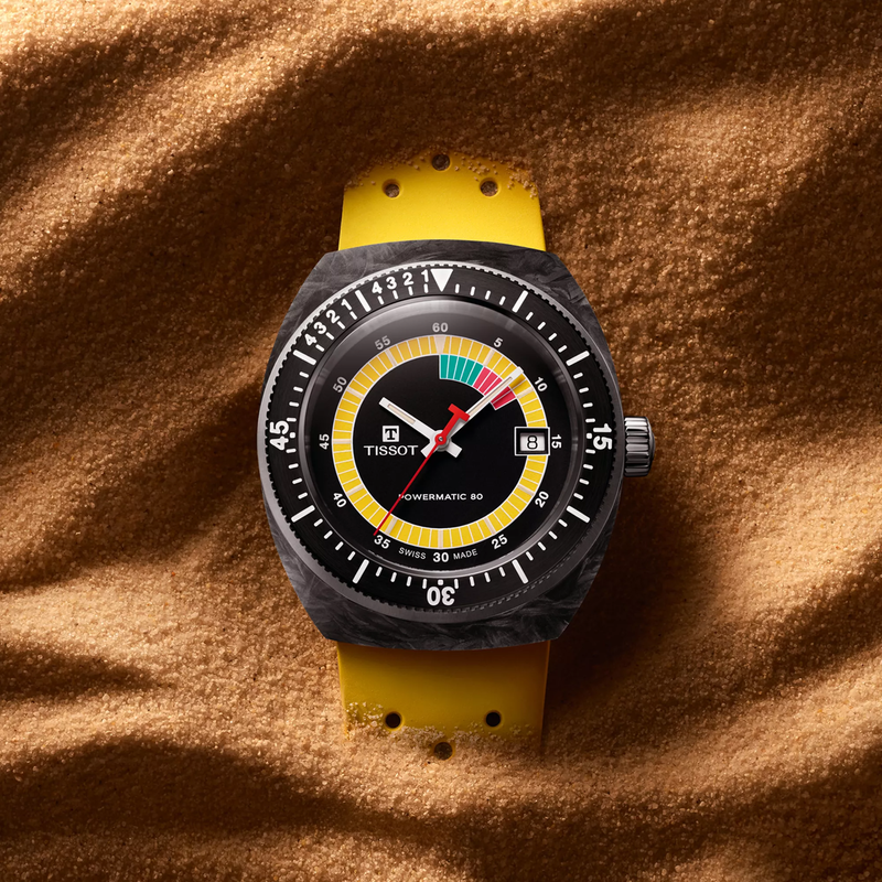 Tissot Sideral S 41mm reloj en un fondo de color