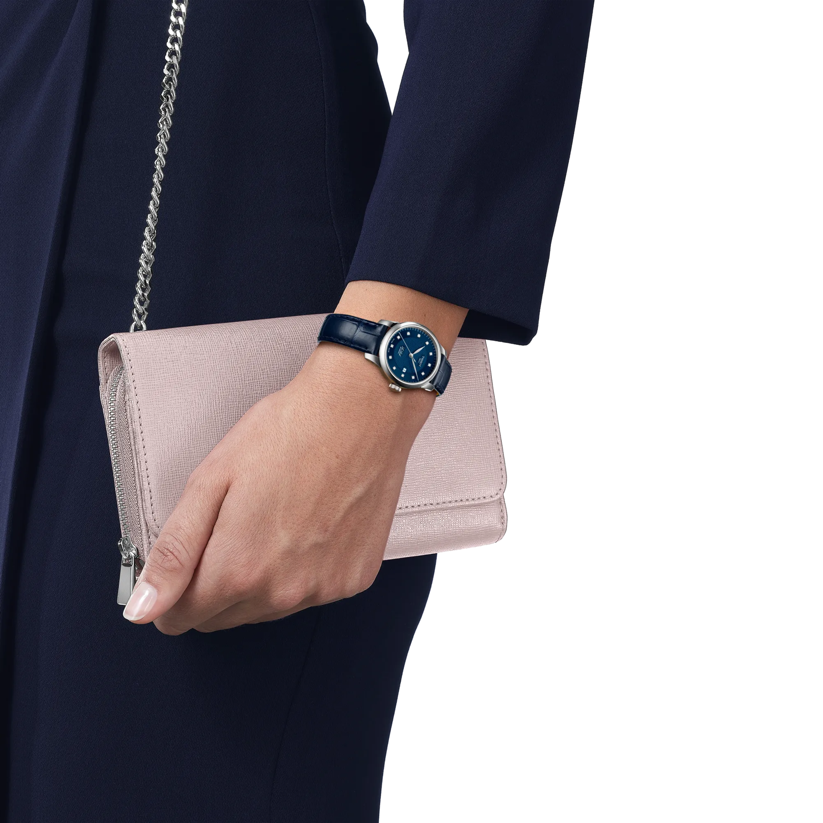 Simulation of the watch Tissot Le Locle 29mm on a wrist