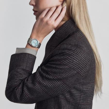 Simulation of the watch Tissot PRX 35mm on a wrist
