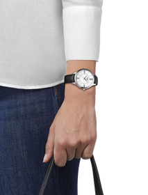 Simulation of the watch Tissot Bella Ora Round on a wrist