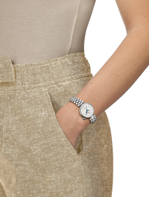 Simulation of the watch Tissot D&eacute;sir 28mm on a wrist