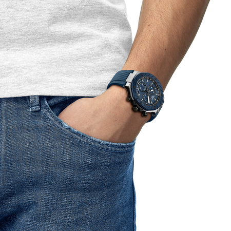 Simulation de la montre Tissot T-Race 45mm sur un poignet