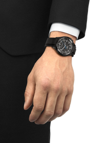 Darstellung der Uhr Tissot Pinarello 43mm am Handgelenk