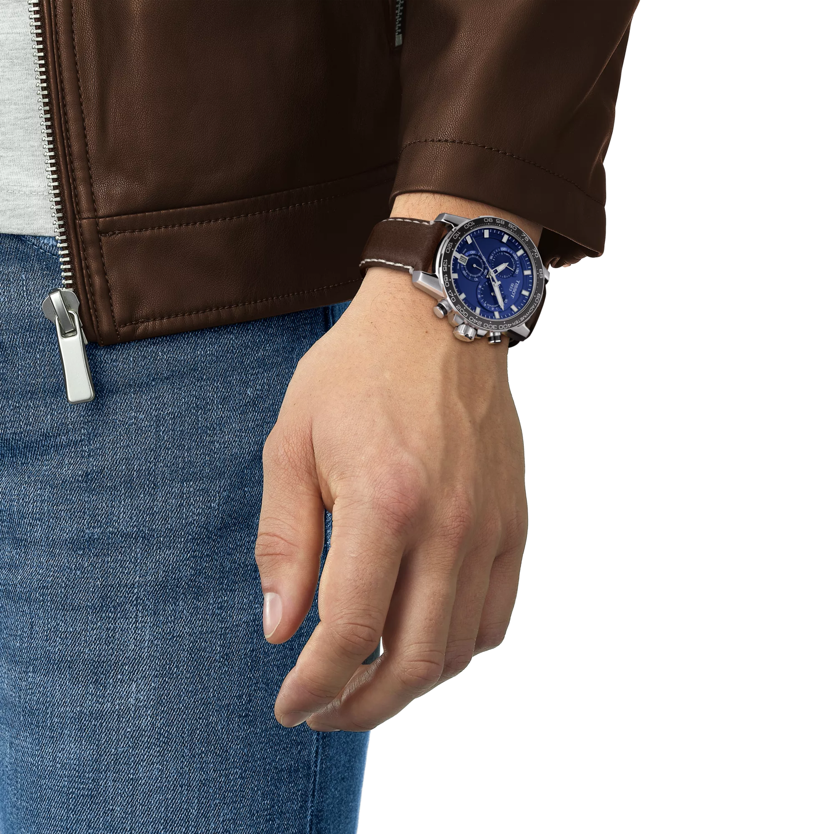 손목에 착용한 티쏘 슈퍼스포츠 크로노 시계 시뮬레이션