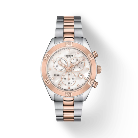 그림자가 있는 티쏘 PR 100 스포츠 시크 크로노그래프 시계의 전면 보기