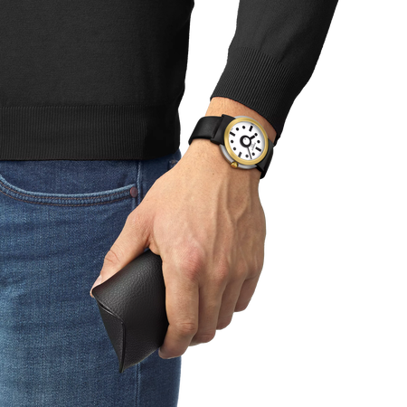 Simulation of the watch Tissot Heritage Memphis Gent on a wrist