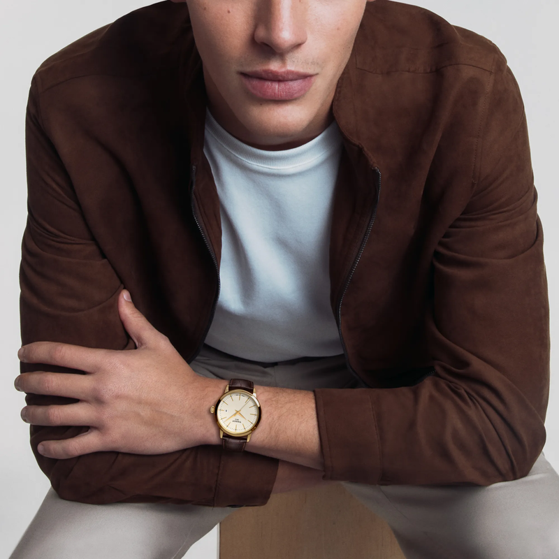 Darstellung der Uhr Tissot Classic Dream 42mm am Handgelenk