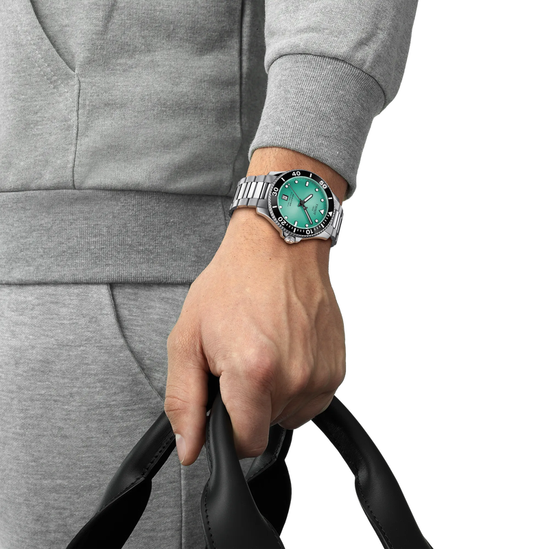 Darstellung der Uhr Tissot Seastar 1000 40mm am Handgelenk