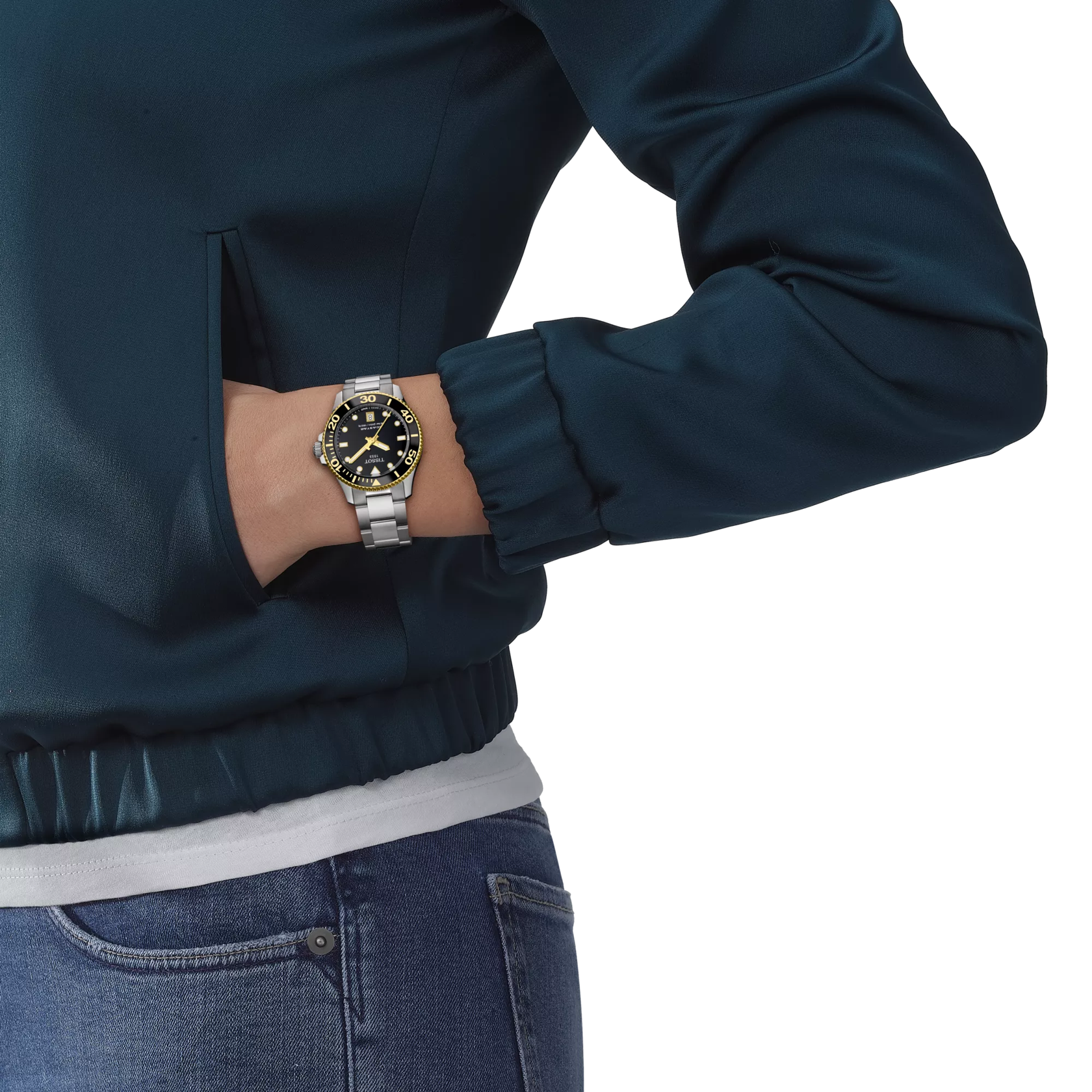 손목에 착용한 티쏘 씨스타 1000 36mm 시계 시뮬레이션