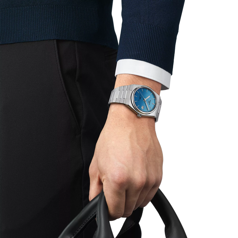 Simulation of the watch Tissot PRX 40mm on a wrist