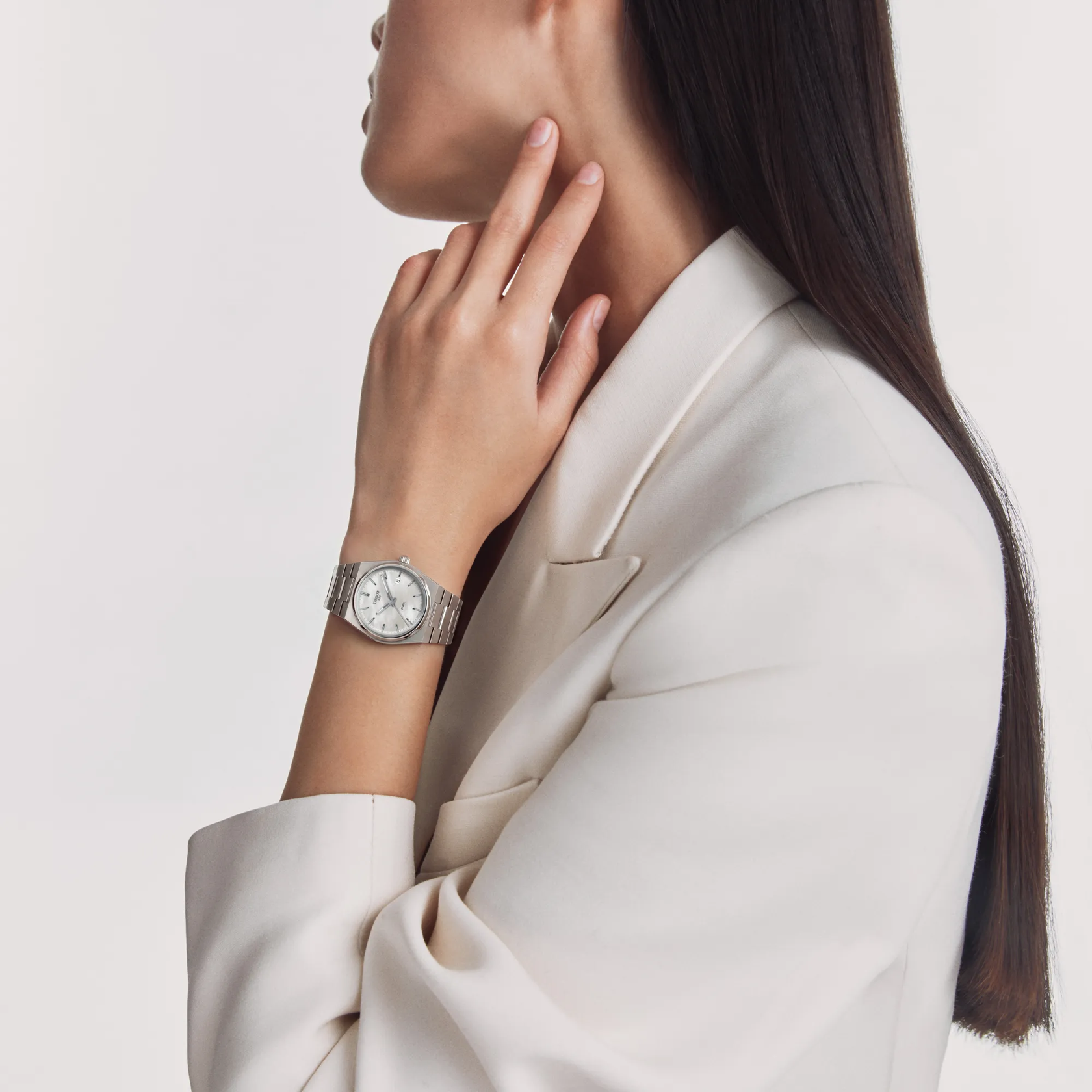 Simulation of the watch Tissot PRX 35mm on a wrist
