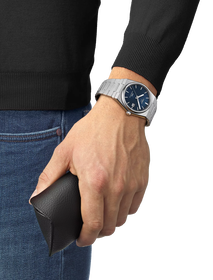 Simulation of the watch Tissot PRX 40mm on a wrist