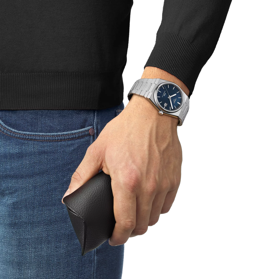 Simulation of the watch Tissot PRX 40mm on a wrist