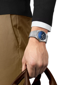Simulation of the watch Tissot PRX 40mm on a wrist