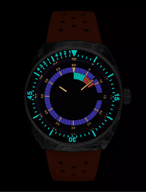Front view of the watch 天梭Sideral S系列41mm in night mode