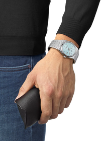 Darstellung der Uhr Tissot PRX 40mm am Handgelenk