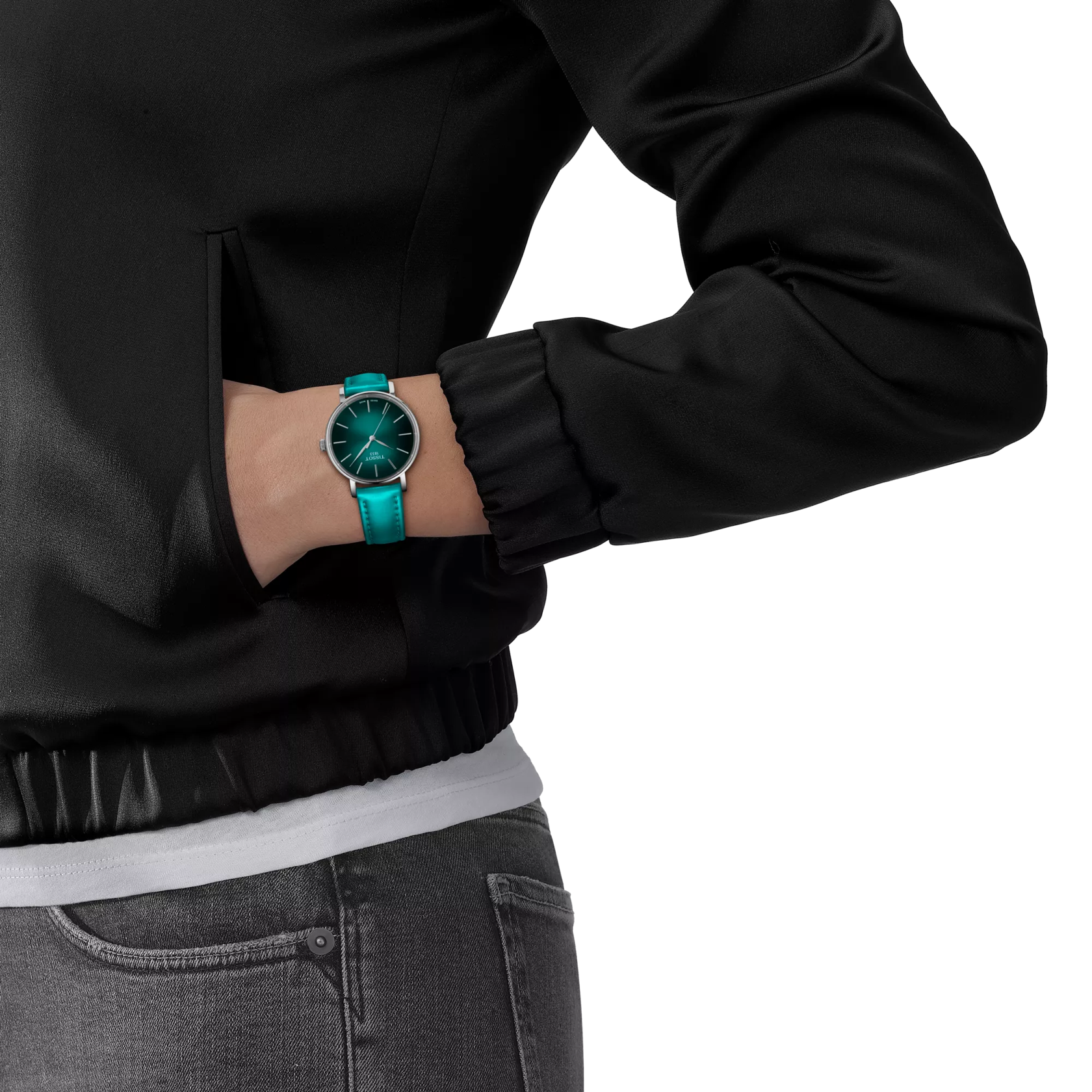 손목에 착용한 티쏘 에브리타임 34mm 시계 시뮬레이션