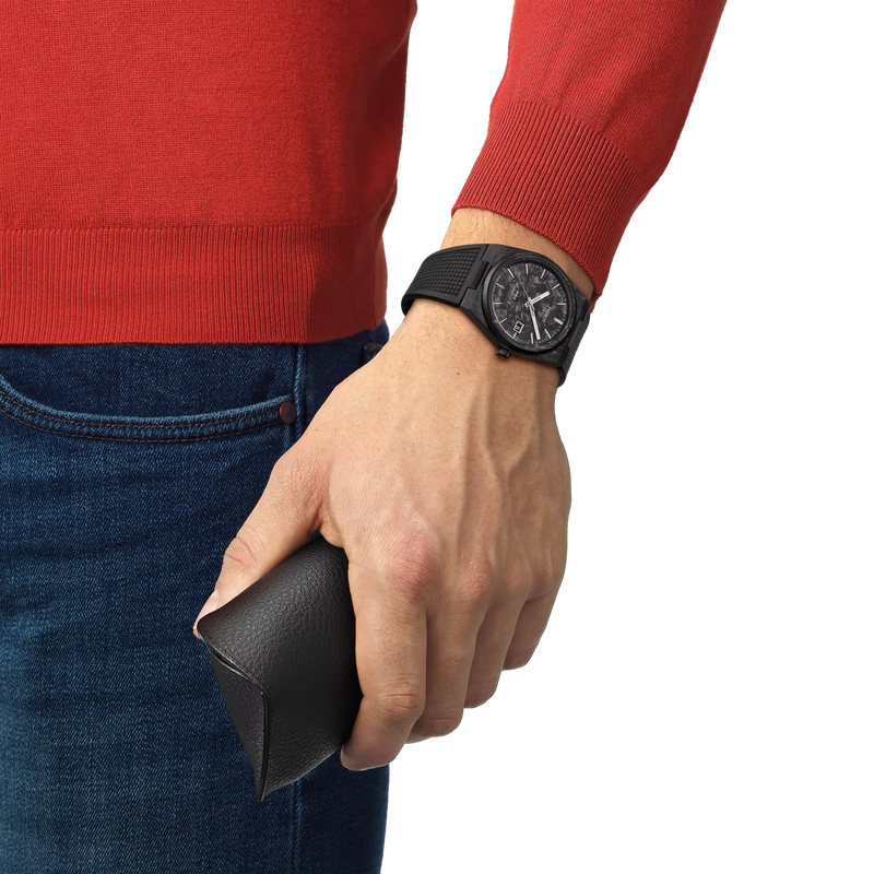 Simulation of the watch Tissot PRX Carbon 40.5mm on a wrist