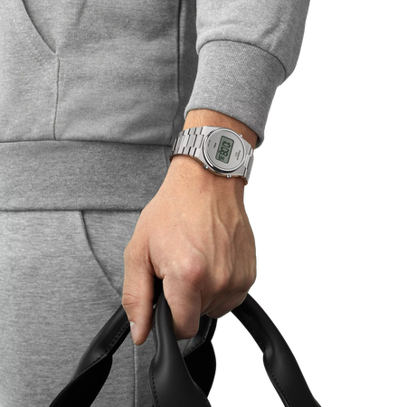 Simulation of the watch Tissot PRX Digital on a wrist