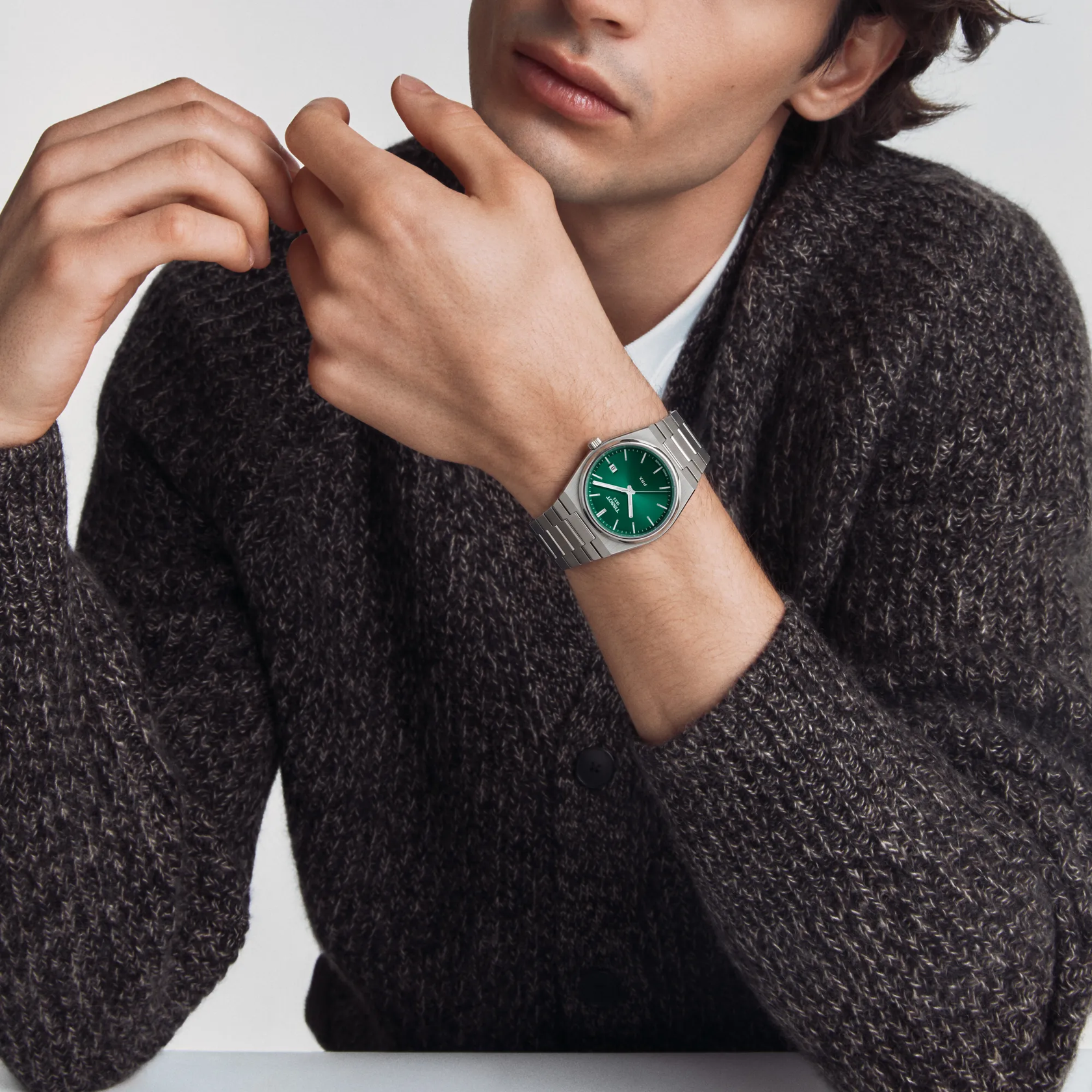Simulatie van het horloge Tissot PRX 40mm om een pols