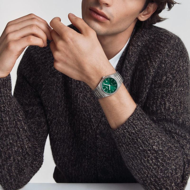 Simulatie van het horloge Tissot PRX 40mm om een pols