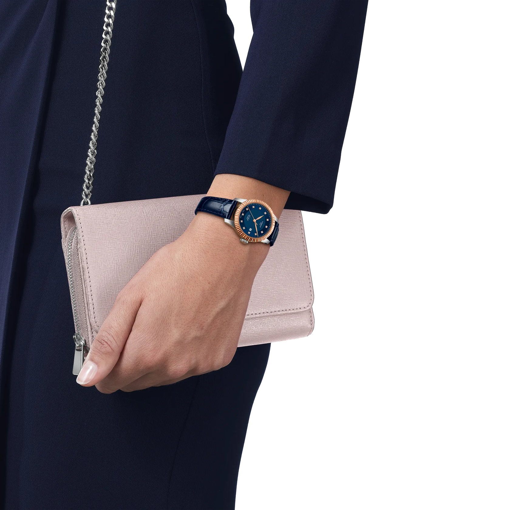 Simulation of the watch Tissot le Locle Gold 29mm on a wrist