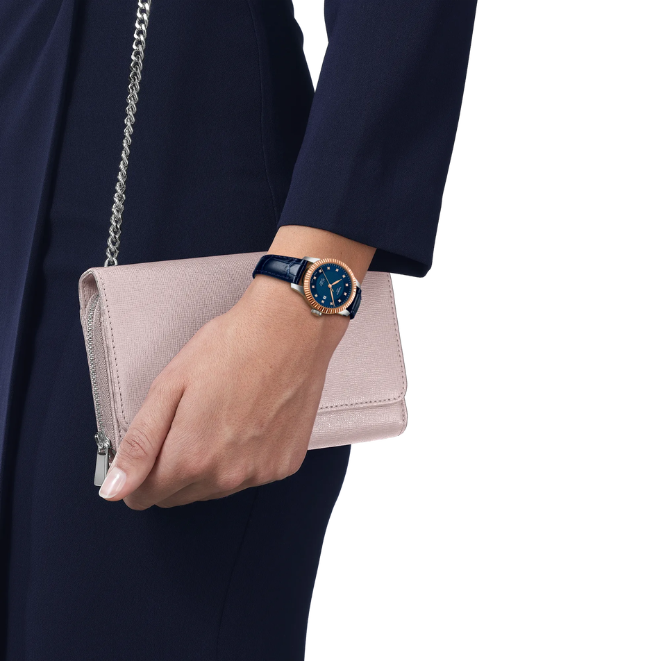Simulation of the watch Tissot le Locle Gold 29mm on a wrist
