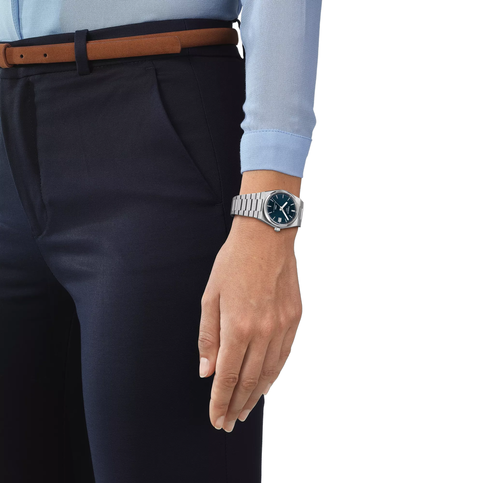 Simulation of the watch Tissot PRX 35mm on a wrist