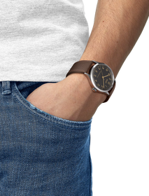 Simulation of the watch Tissot Heritage 1938 39mm on a wrist