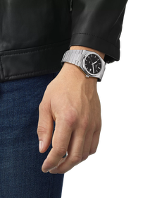 Simulation of the watch Tissot PRX 40mm on a wrist