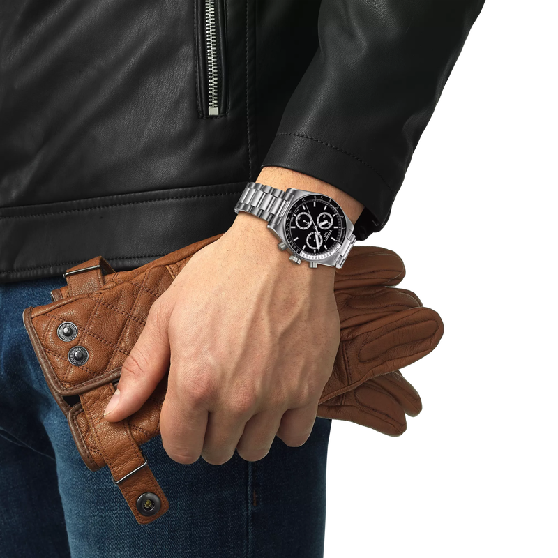 Simulation of the watch Tissot PR516 40mm on a wrist