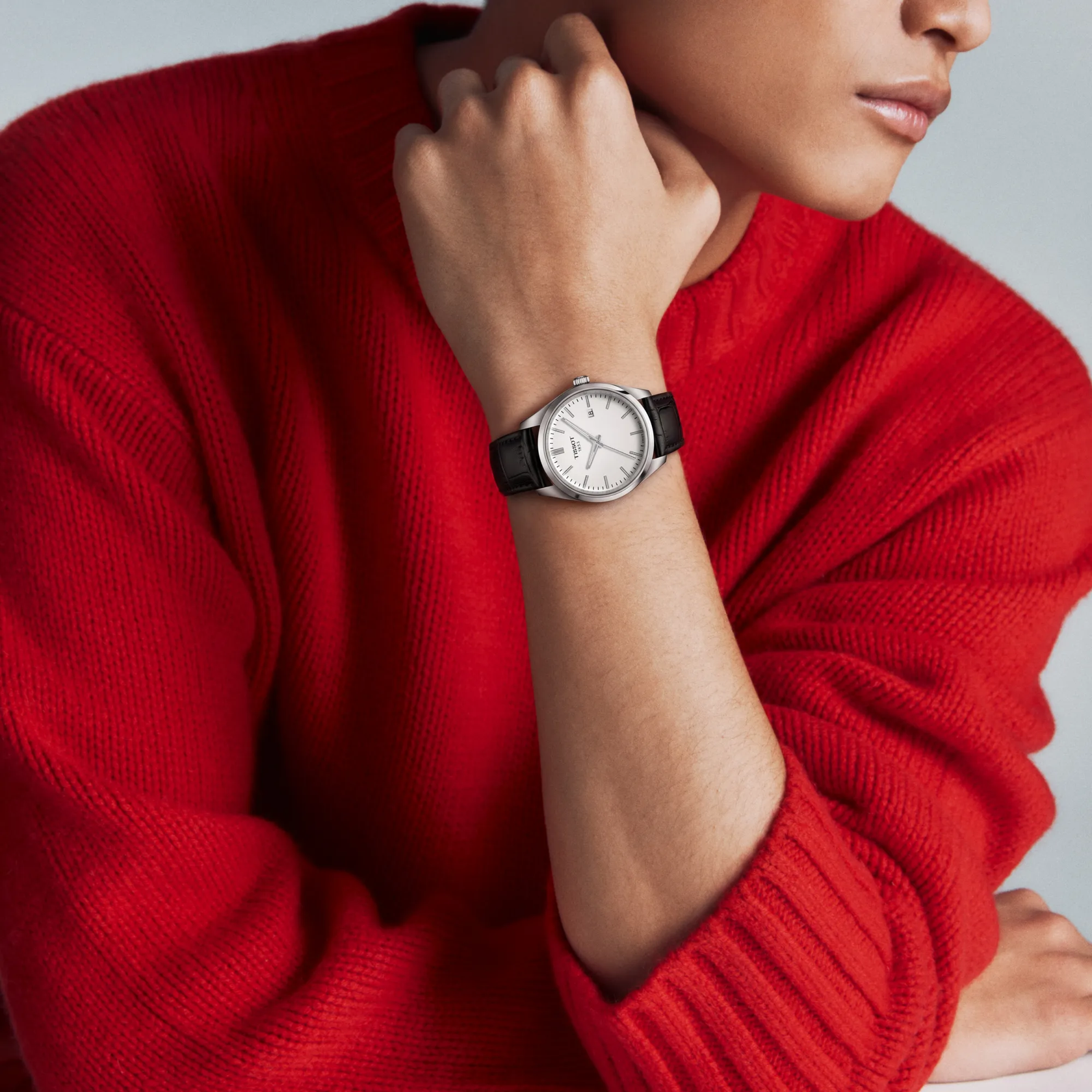 Simulation of the watch Tissot PR 100 40mm on a wrist