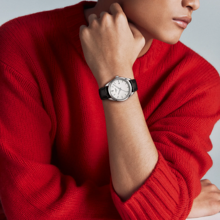 Simulation of the watch Tissot PR 100 40mm on a wrist