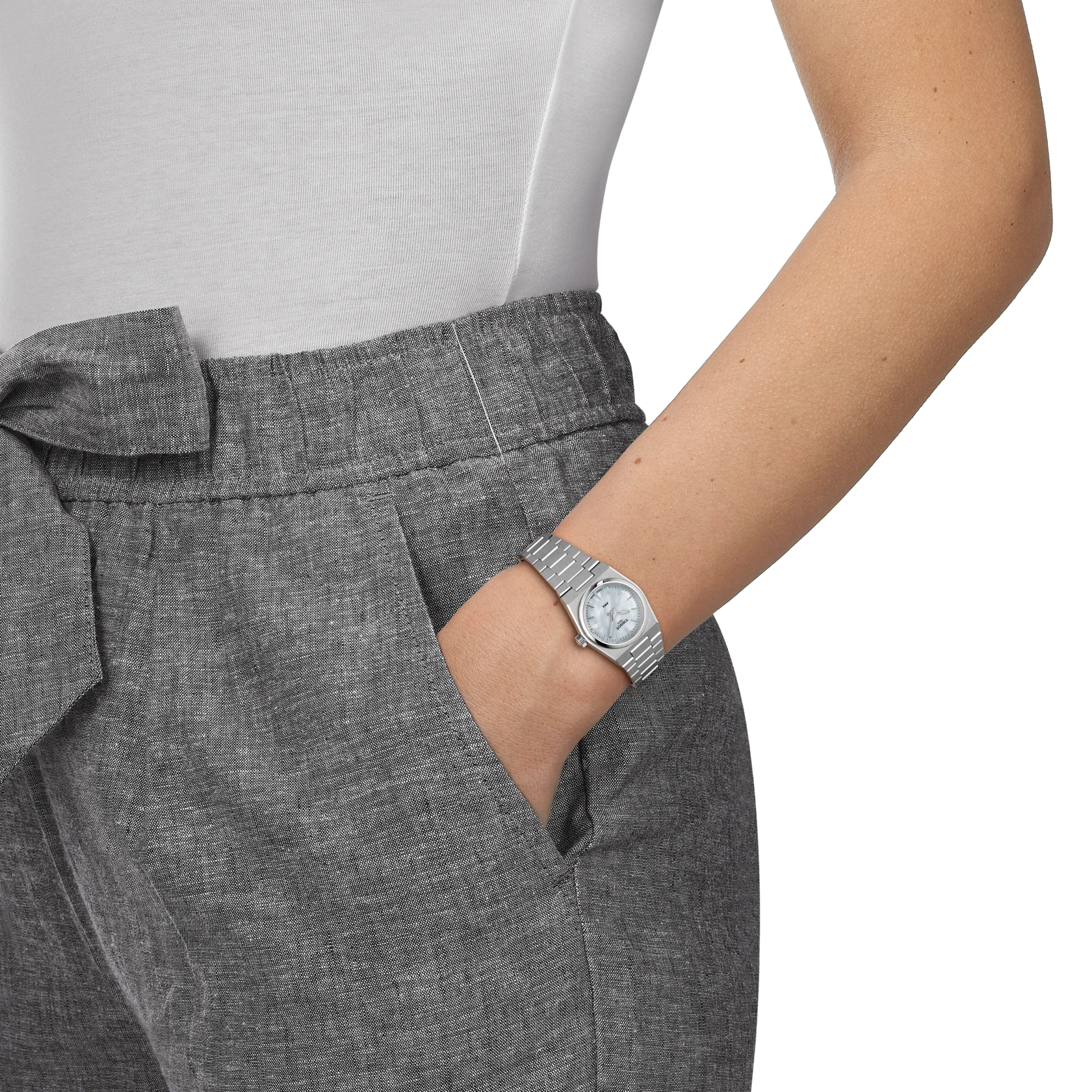 Simulation of the watch Tissot PRX 25mm on a wrist