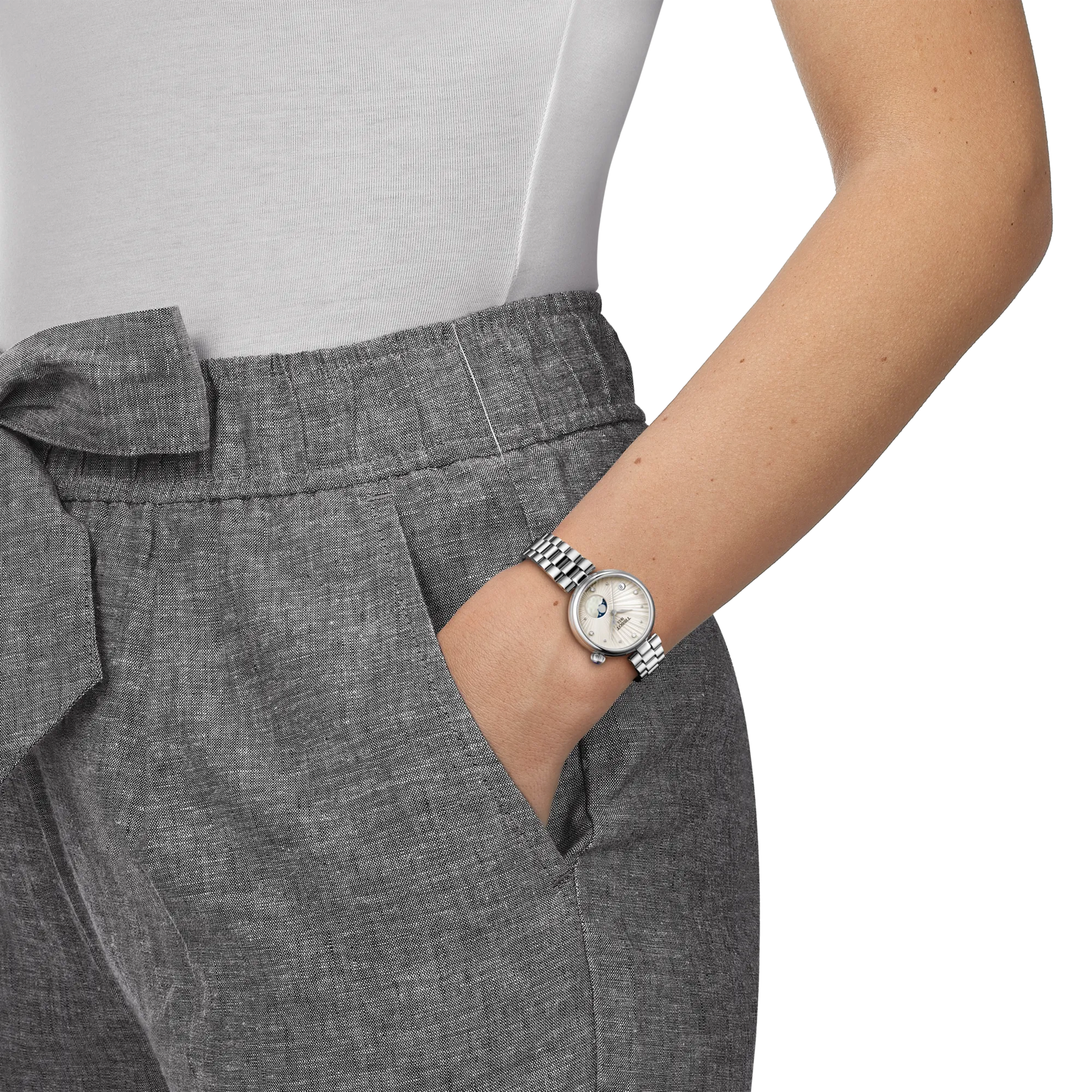 Simulation of the watch Tissot D&eacute;sir 29.6mm on a wrist