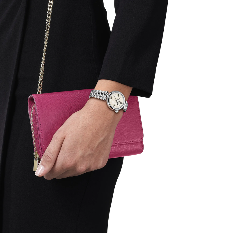 손목에 착용한 티쏘 데지르 28mm 시계 시뮬레이션