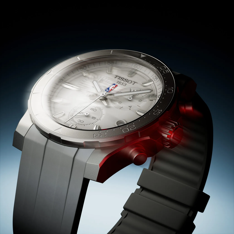 Tissot Supersport NBA 2026 42mm montre sur fond color&eacute;