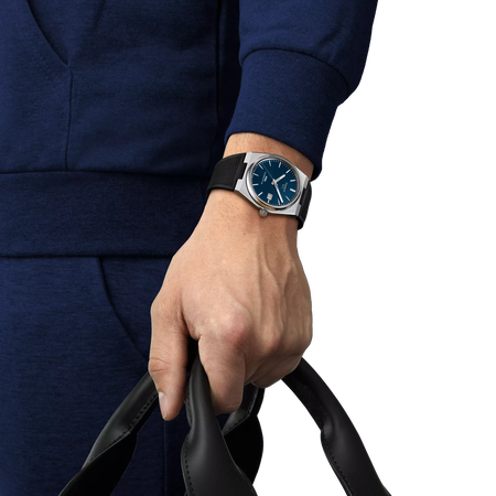 Simulation of the watch Tissot PRX 40mm on a wrist