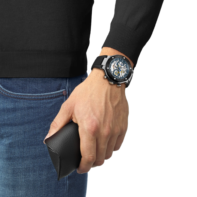 Simulaci&oacute;n del reloj Tissot T-Race MotoGP 2025 45mm en la mu&ntilde;eca