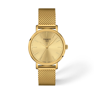 Vooraanzicht van het horloge Tissot Everytime 34mm met schaduw