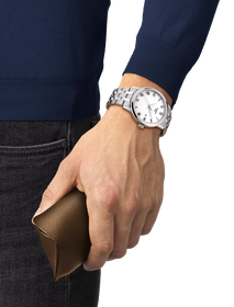 Simulation of the watch Tissot Classic Dream 42mm on a wrist