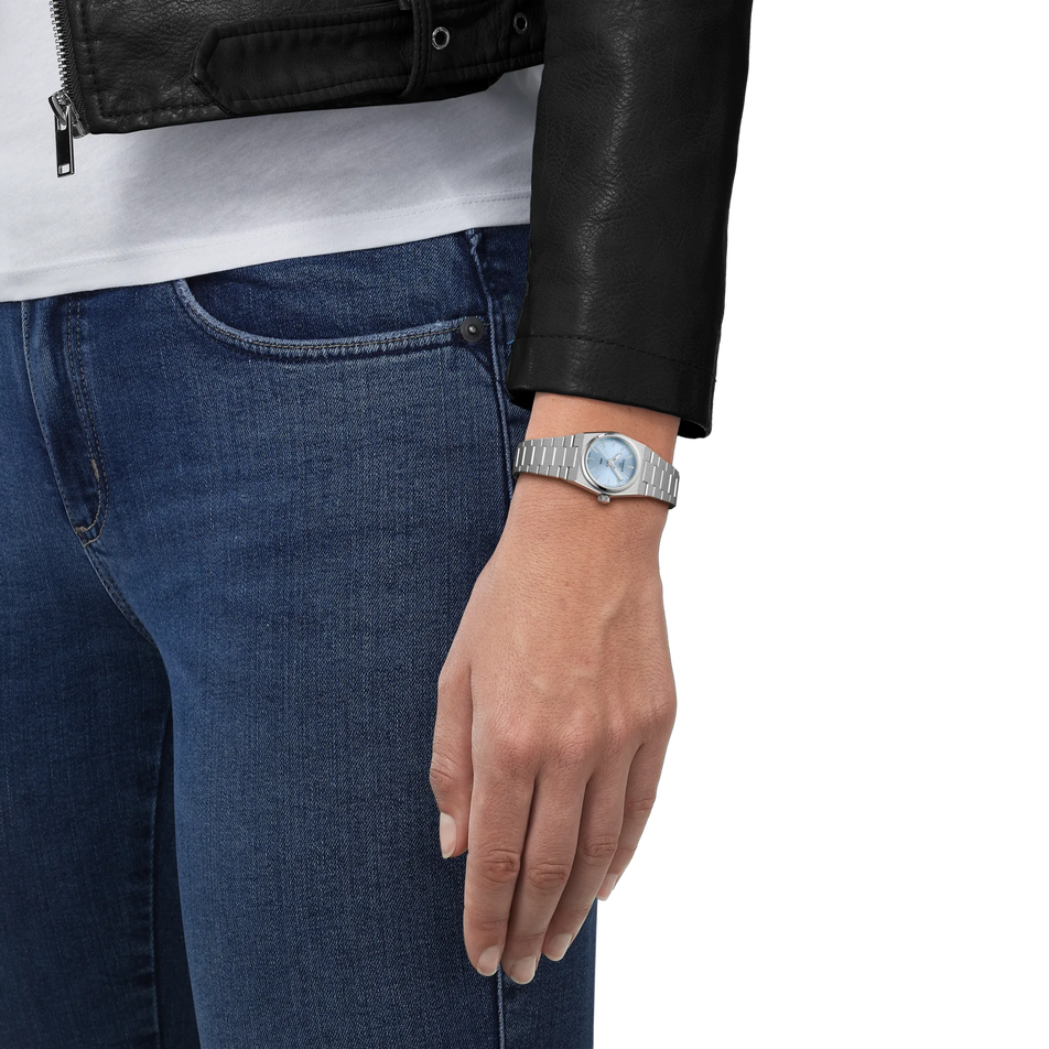 Simulation of the watch Tissot PRX 25mm on a wrist