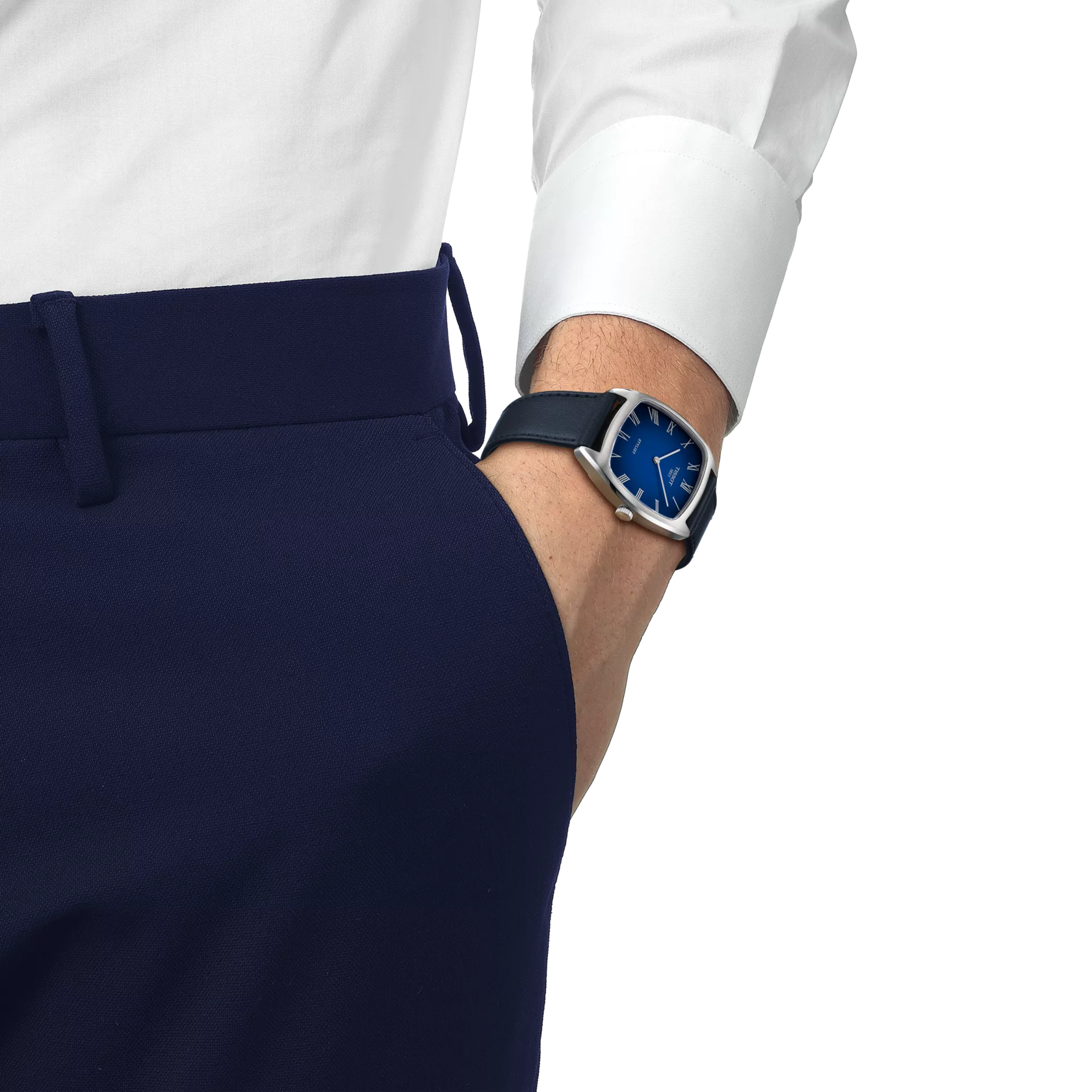 손목에 착용한 티쏘 스타일리스트 시계 시뮬레이션