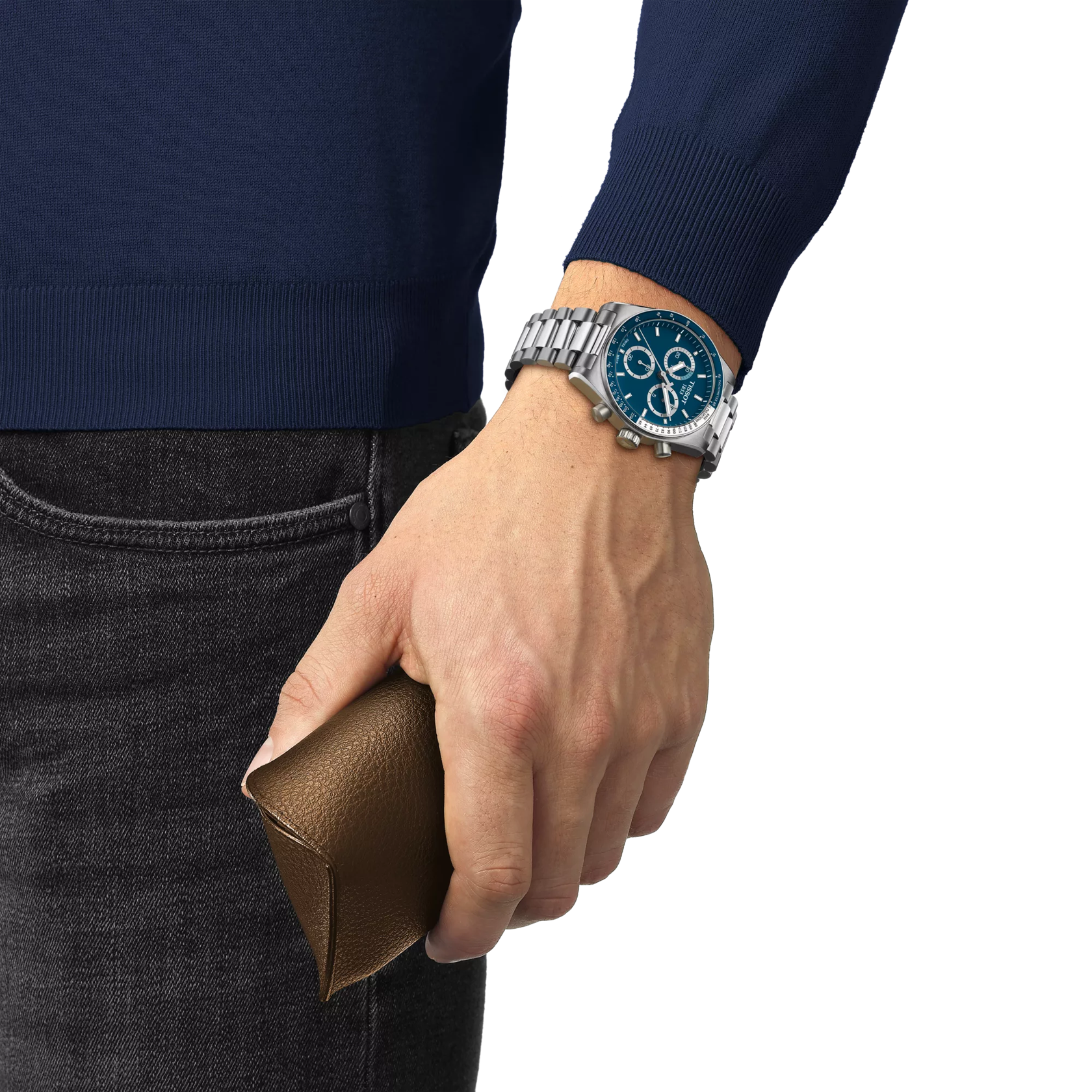 Simulation of the watch Tissot PR516 40mm on a wrist